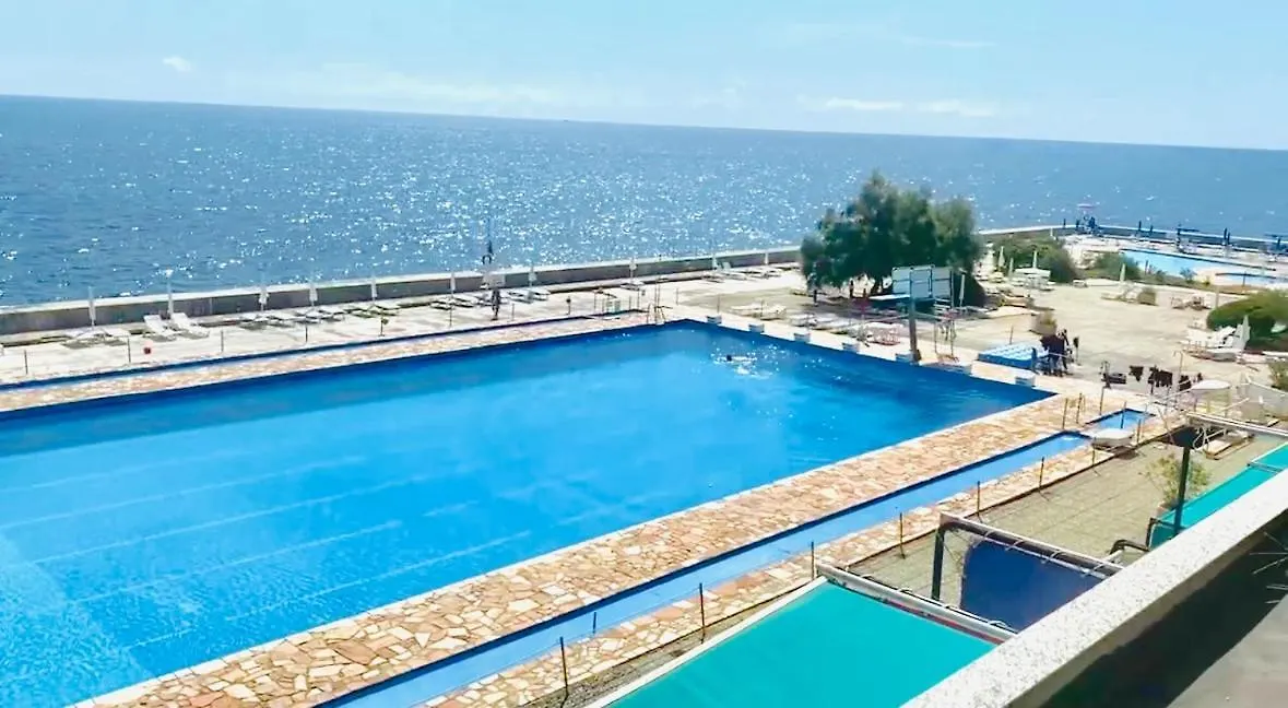 Apartment Suite Seaside Home - Fronte Mare Con Piscina Ospedaletti Italy
