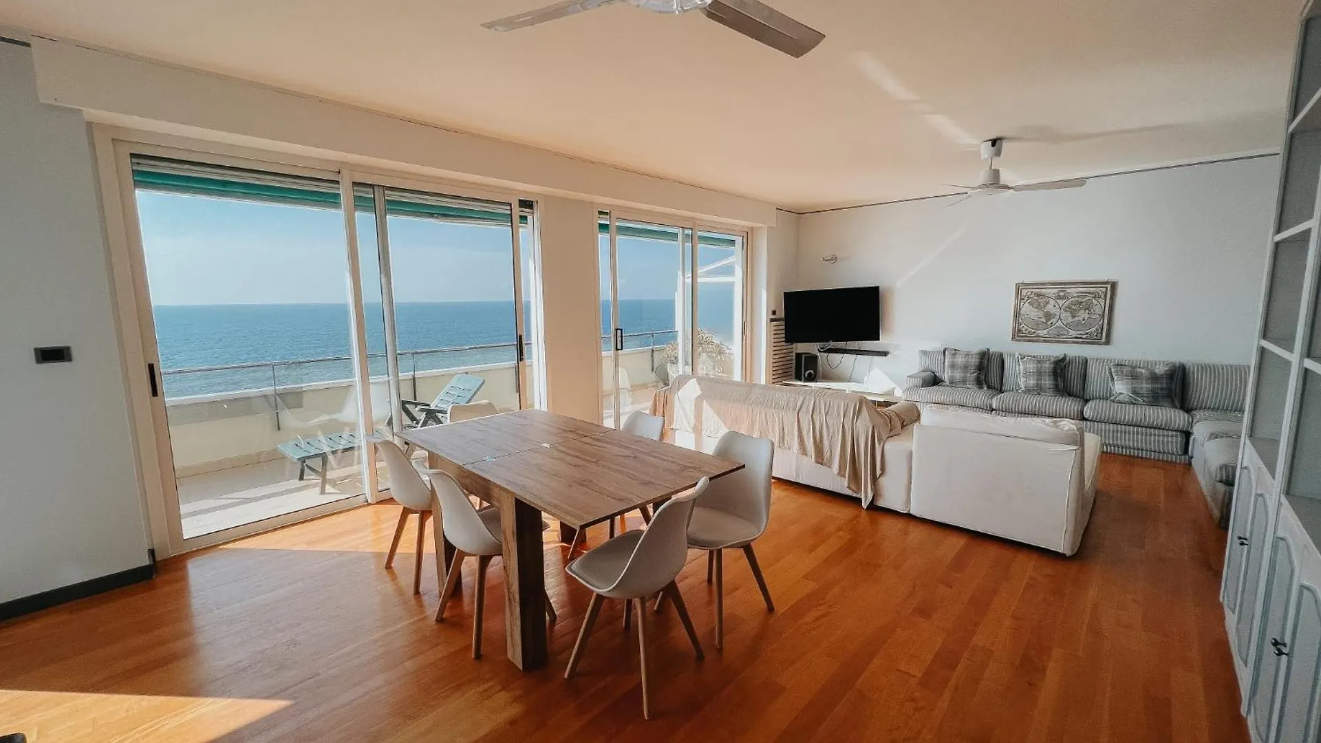 Suite Seaside Home - Fronte Mare Con Piscina Ospedaletti 0*,  Italy