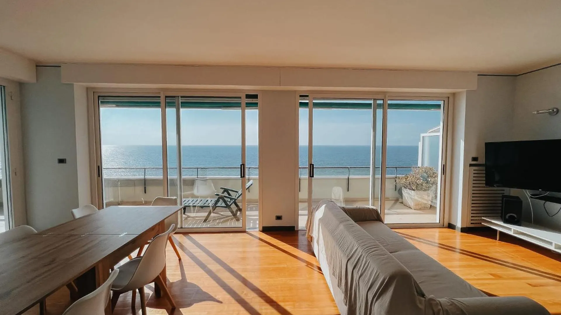 Apartment Suite Seaside Home - Fronte Mare Con Piscina Ospedaletti