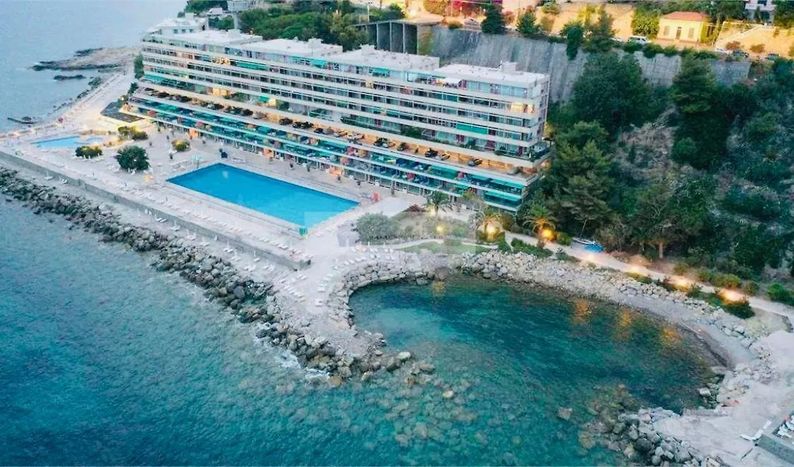 Apartment Suite Seaside Home - Fronte Mare Con Piscina Ospedaletti Italy